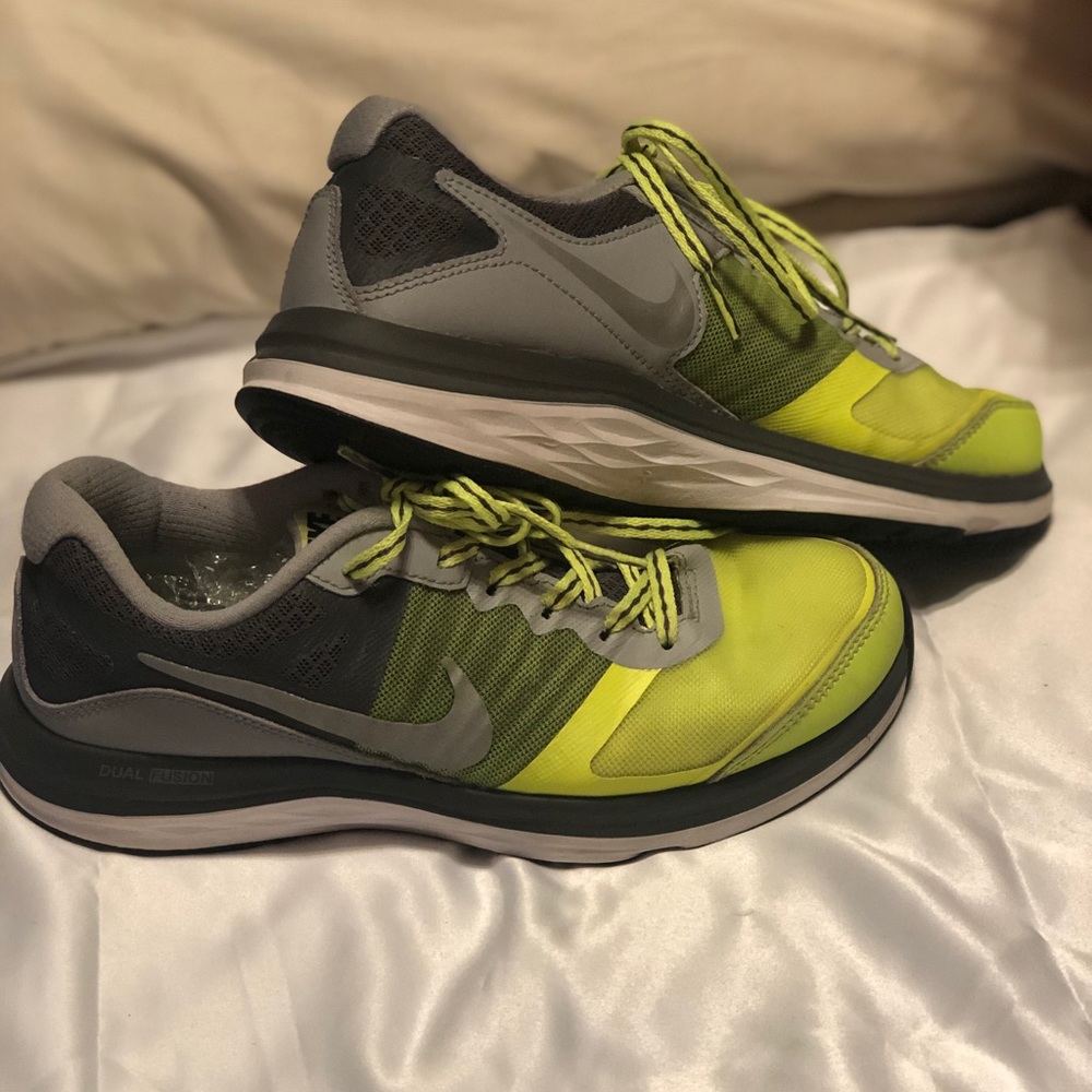 Nike tennis shoes